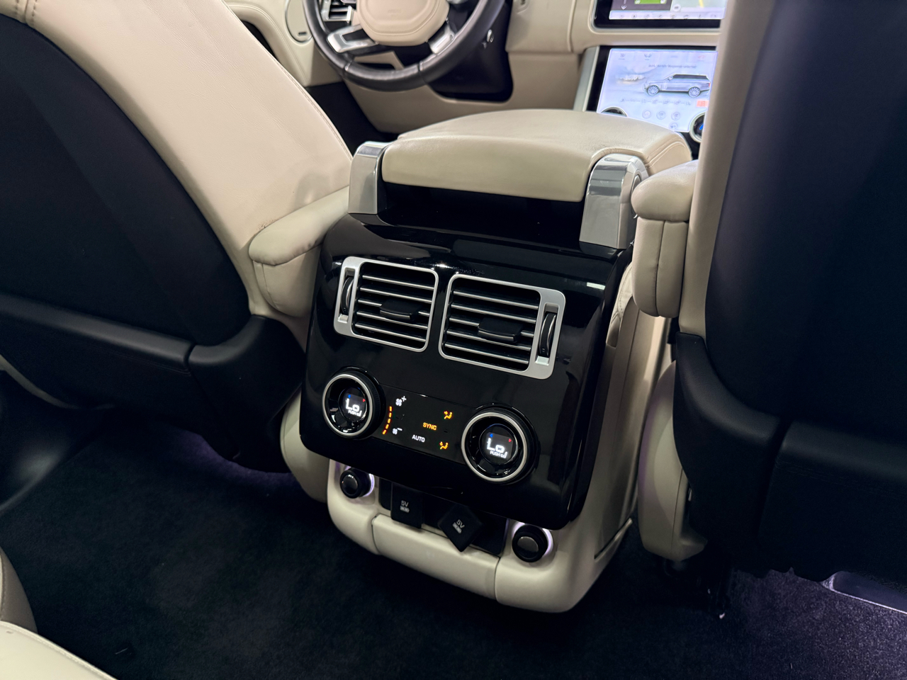 2019 Land Rover Range Rover HSE photo 29
