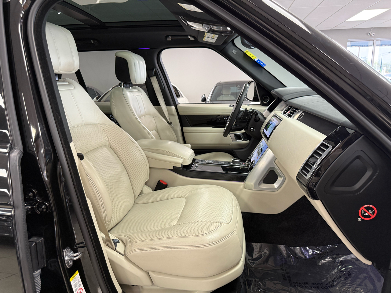 2019 Land Rover Range Rover HSE photo 25