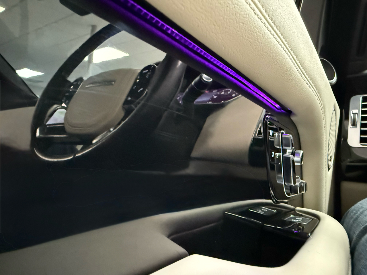 2019 Land Rover Range Rover HSE photo 27