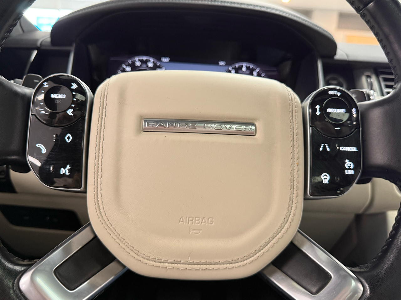 2019 Land Rover Range Rover HSE photo 14
