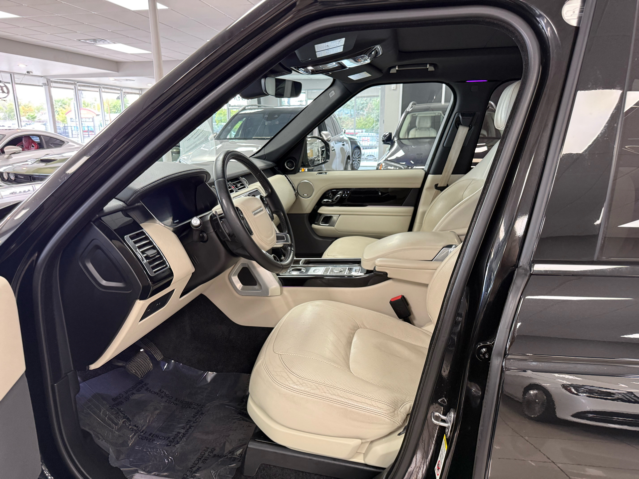 2019 Land Rover Range Rover HSE photo 10