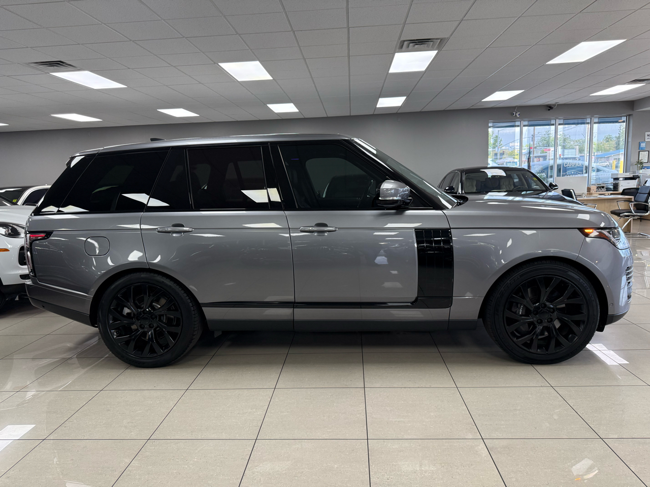 2020 Land Rover Range Rover P525 HSE photo 3