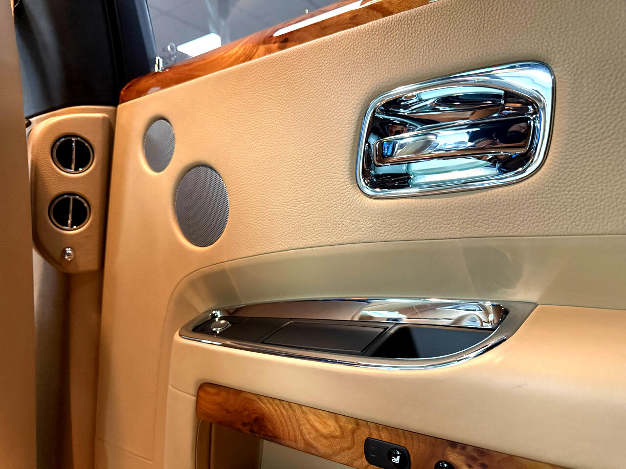 Rolls-Royce Ghost Sedan 2011