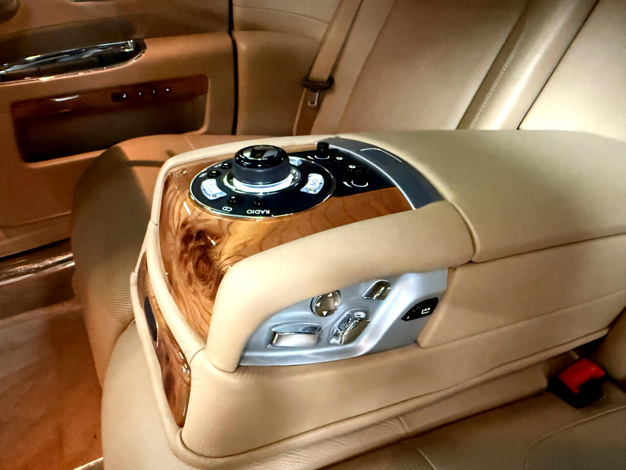 Rolls-Royce Ghost Sedan 2011
