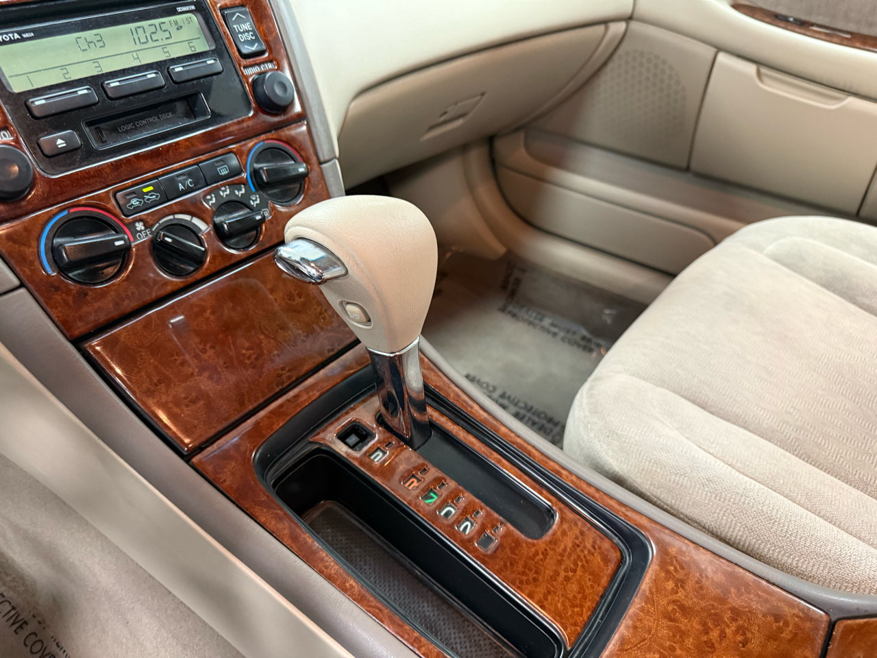 Toyota Avalon XL 2002