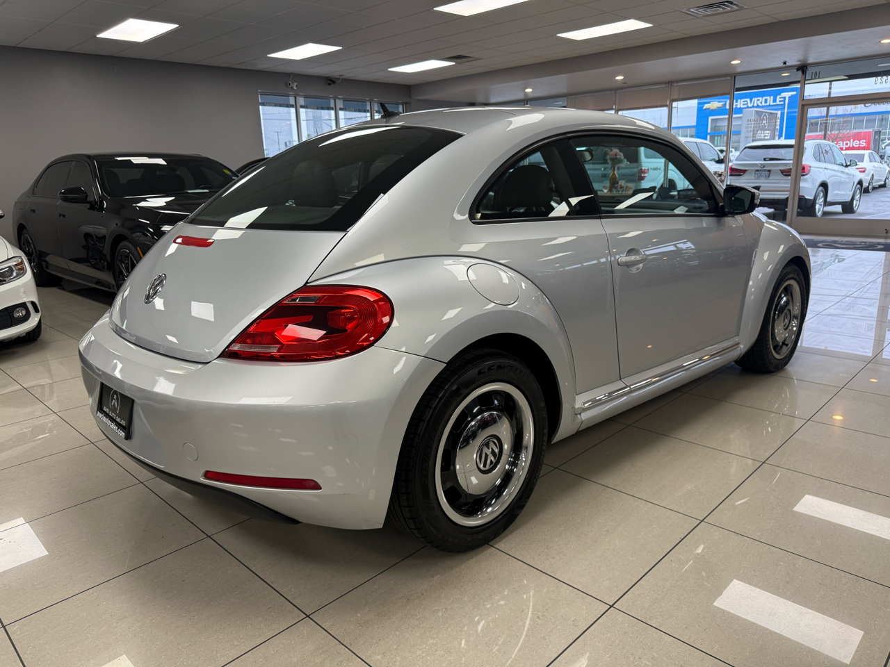 Volkswagen Beetle 2.5L w/Sunroof Sound & Nav 2012