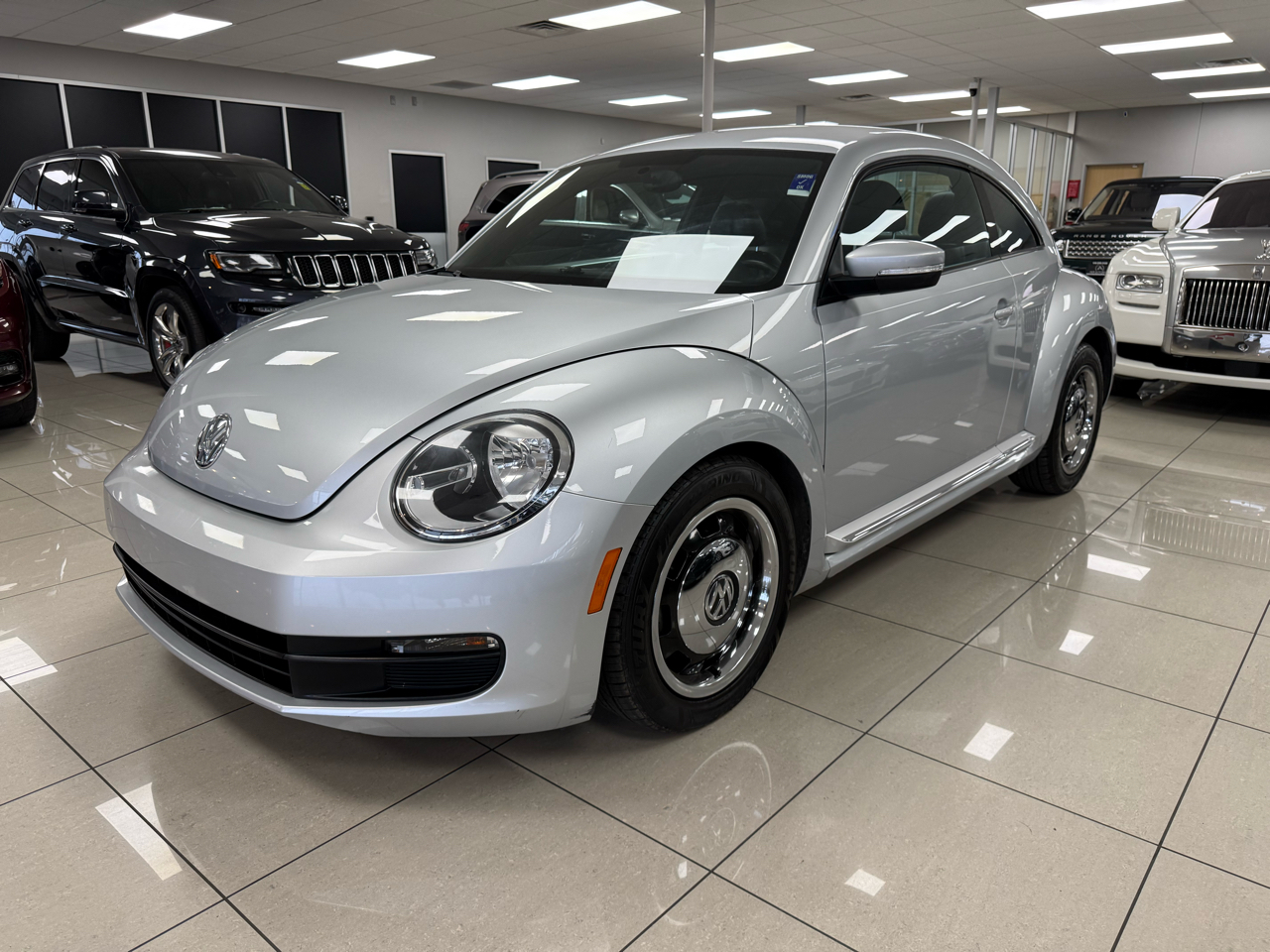 Volkswagen Beetle 2.5L w/Sunroof Sound & Nav 2012