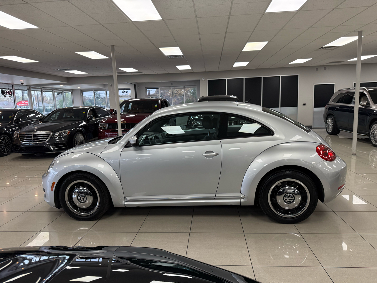 Volkswagen Beetle 2.5L w/Sunroof Sound & Nav 2012