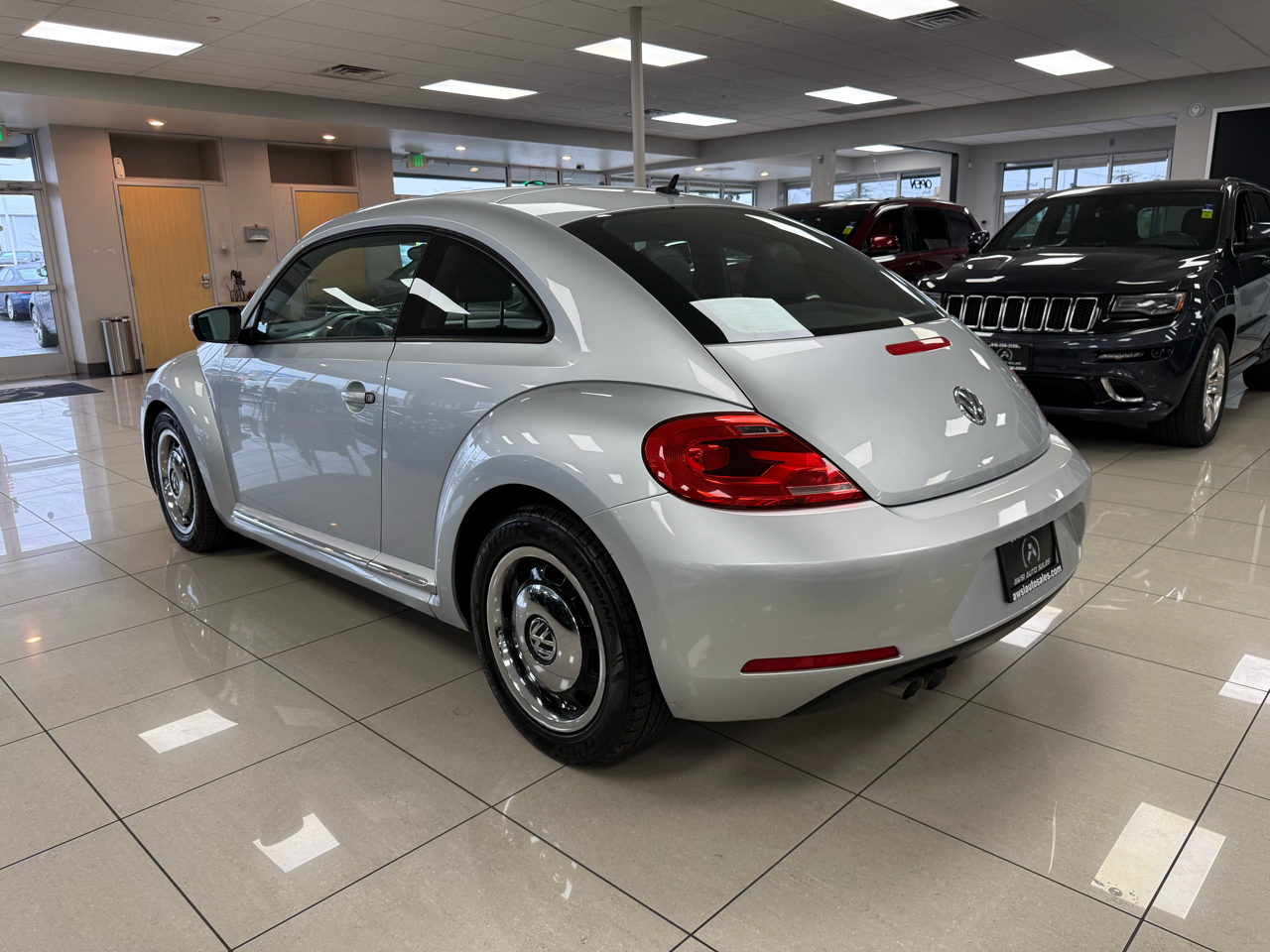 Volkswagen Beetle 2.5L w/Sunroof Sound & Nav 2012