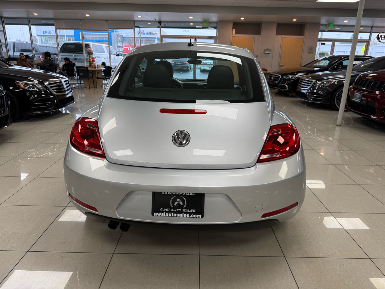 Volkswagen Beetle 2.5L w/Sunroof Sound & Nav 2012