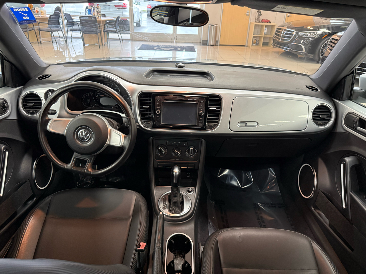 Volkswagen Beetle 2.5L w/Sunroof Sound & Nav 2012