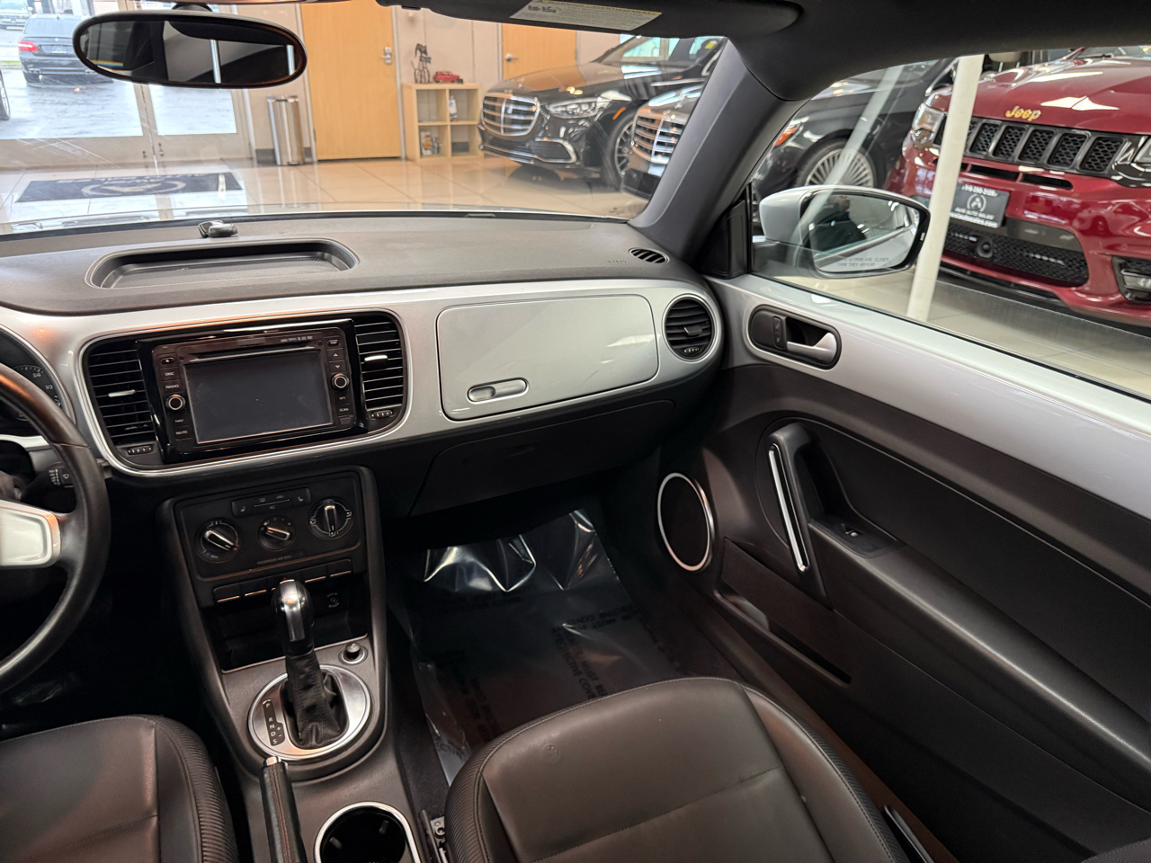 Volkswagen Beetle 2.5L w/Sunroof Sound & Nav 2012