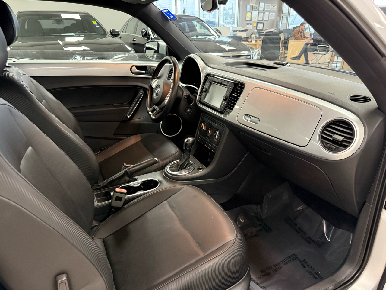 Volkswagen Beetle 2.5L w/Sunroof Sound & Nav 2012