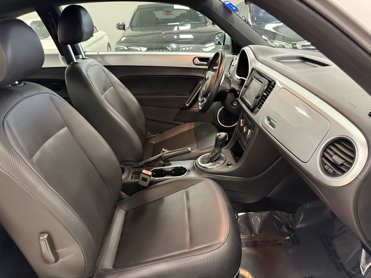 Volkswagen Beetle 2.5L w/Sunroof Sound & Nav 2012