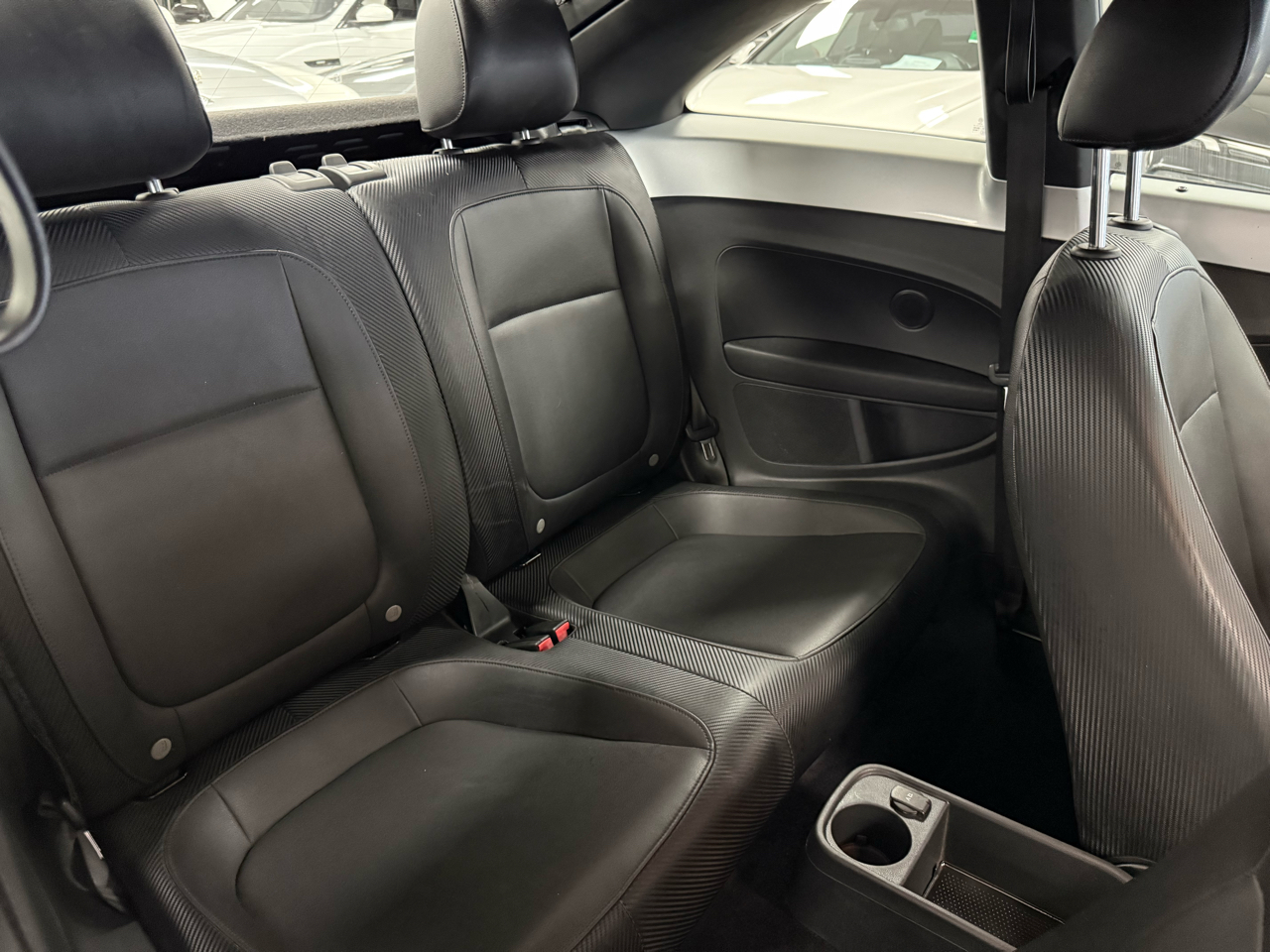 Volkswagen Beetle 2.5L w/Sunroof Sound & Nav 2012