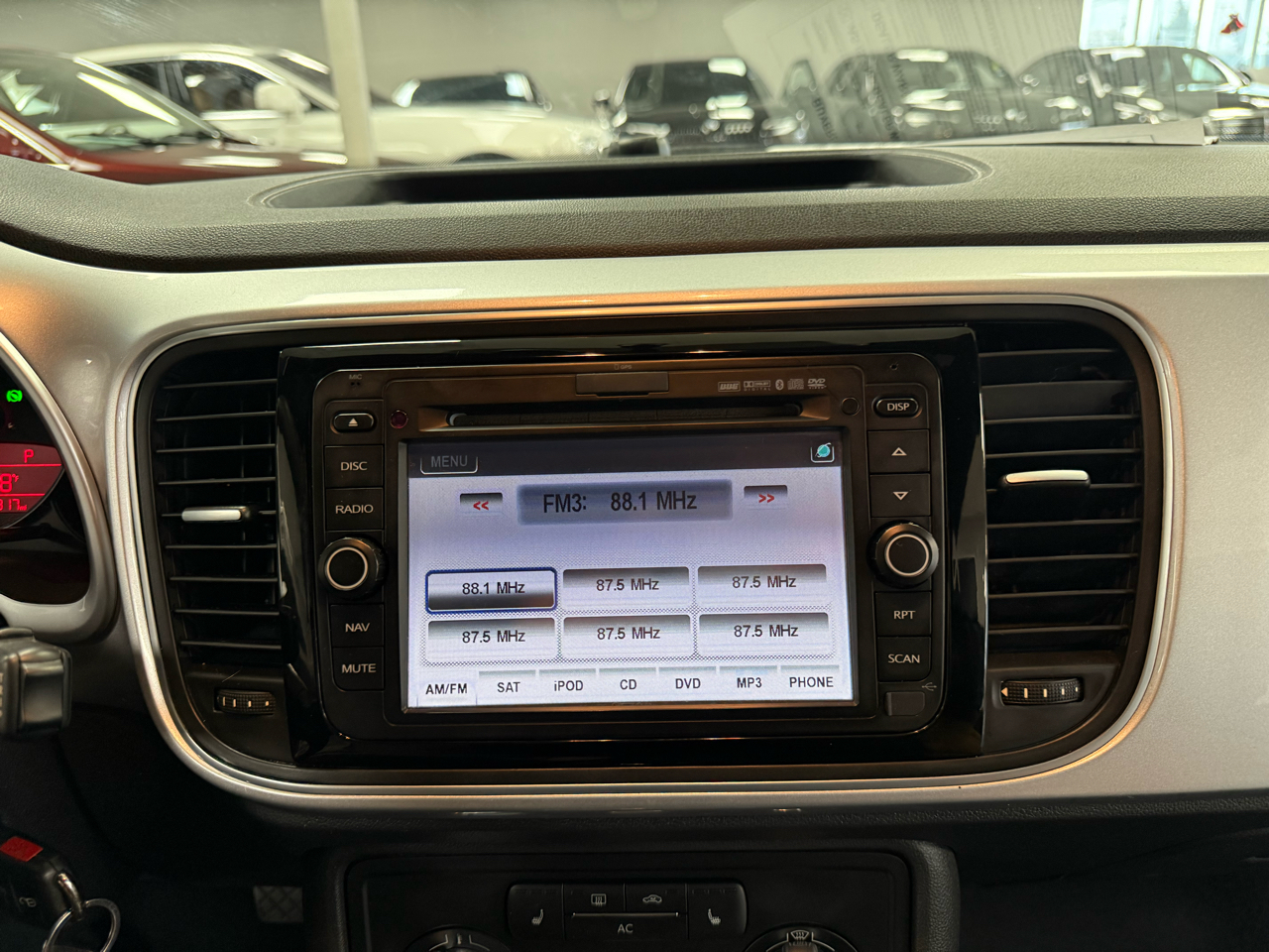 Volkswagen Beetle 2.5L w/Sunroof Sound & Nav 2012