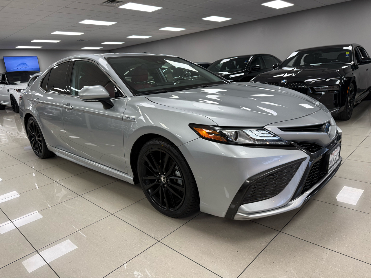 Toyota Camry Hybrid XSE 2021