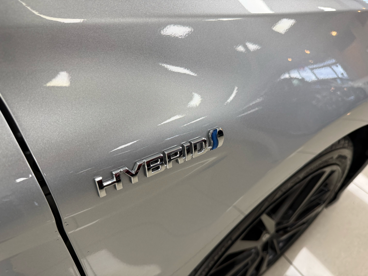 Toyota Camry Hybrid XSE 2021