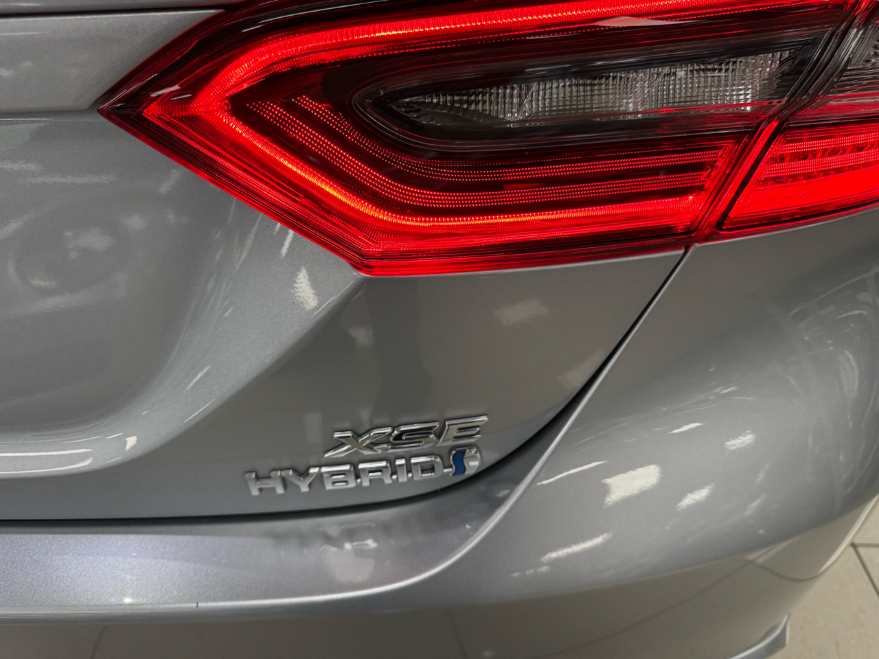 Toyota Camry Hybrid XSE 2021
