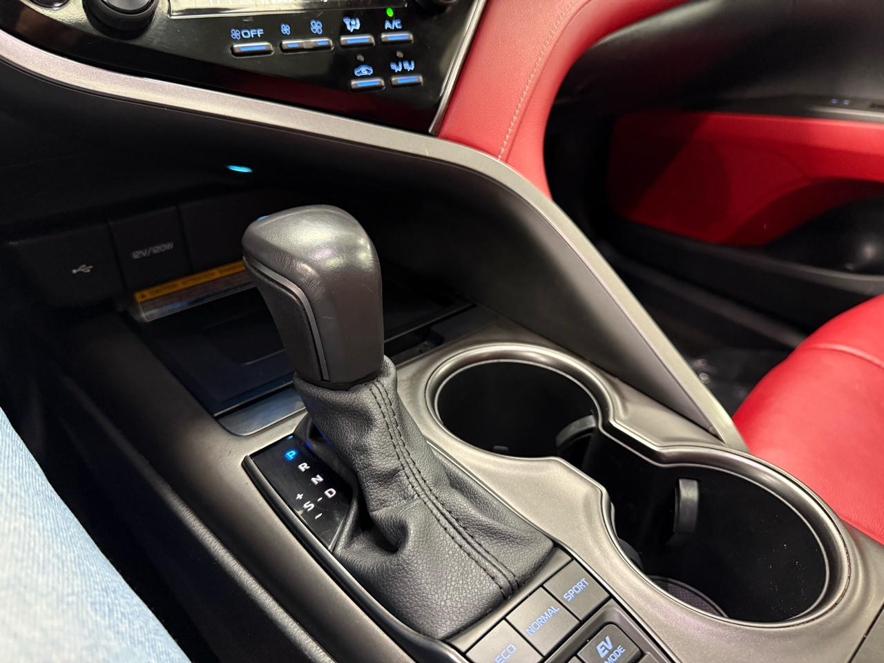 Toyota Camry Hybrid XSE 2021