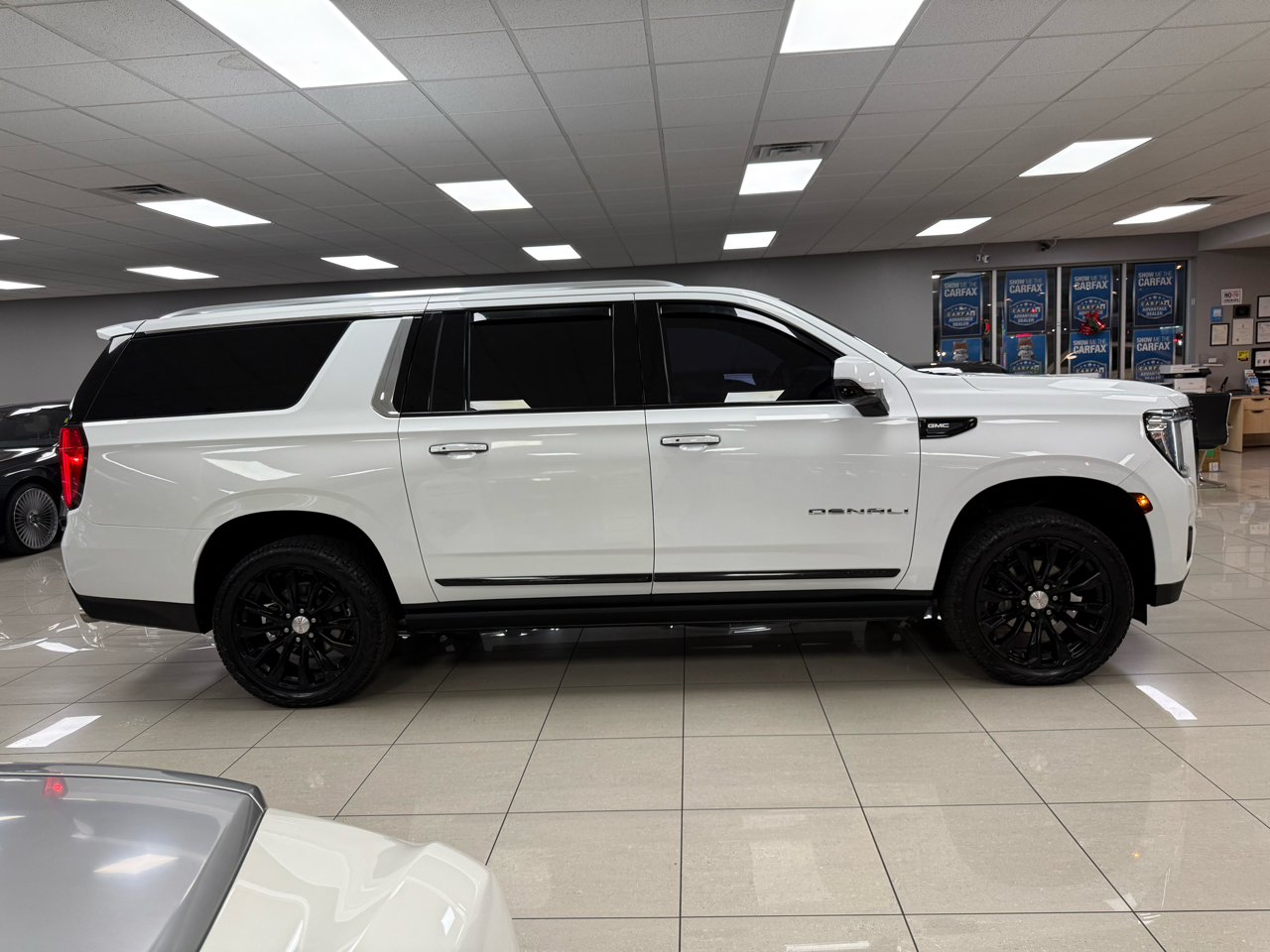 GMC Yukon XL Denali 4WD 2021