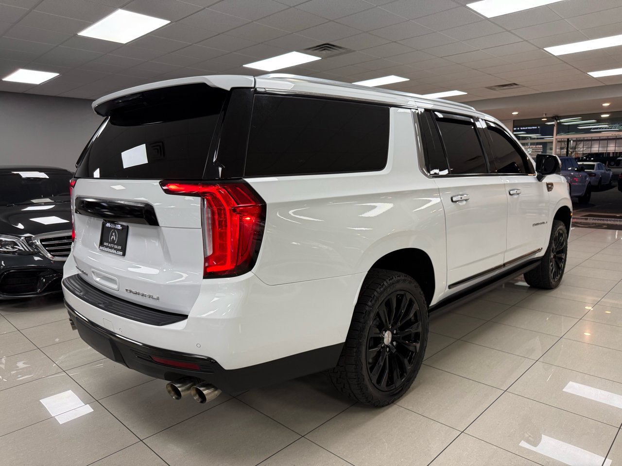 GMC Yukon XL Denali 4WD 2021