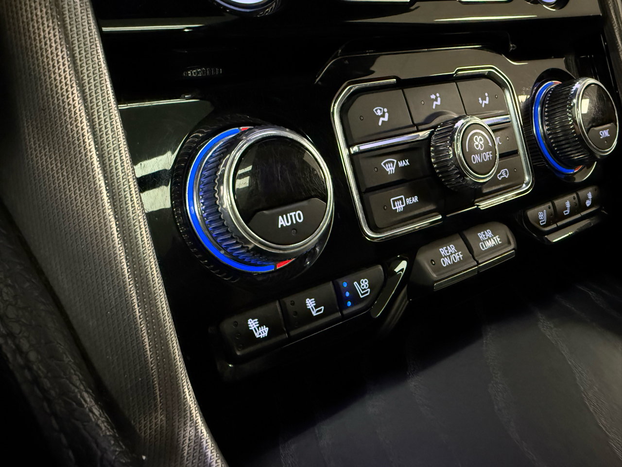 GMC Yukon XL Denali 4WD 2021