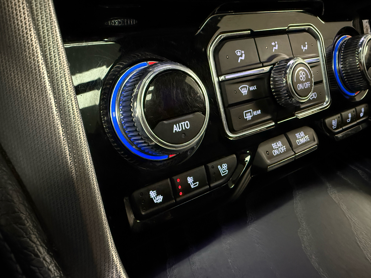 GMC Yukon XL Denali 4WD 2021