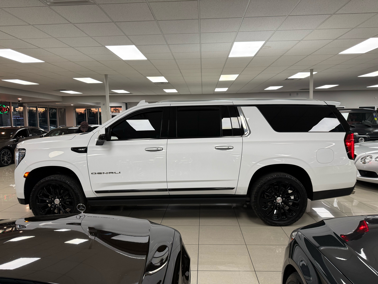 GMC Yukon XL Denali 4WD 2021