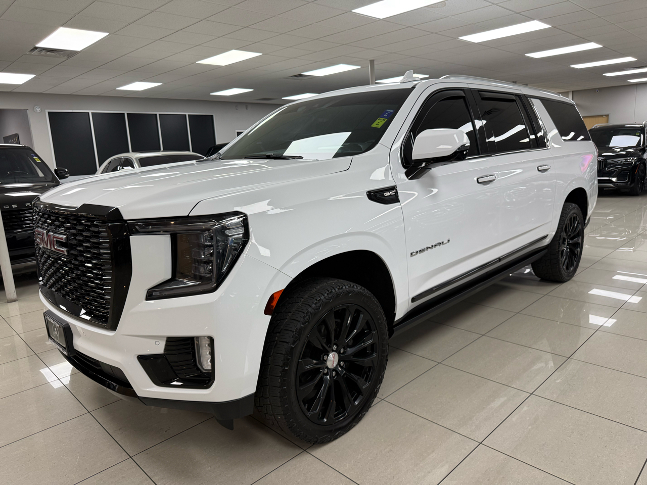 GMC Yukon XL Denali 4WD 2021