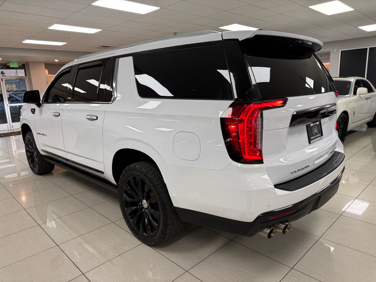 GMC Yukon XL Denali 4WD 2021