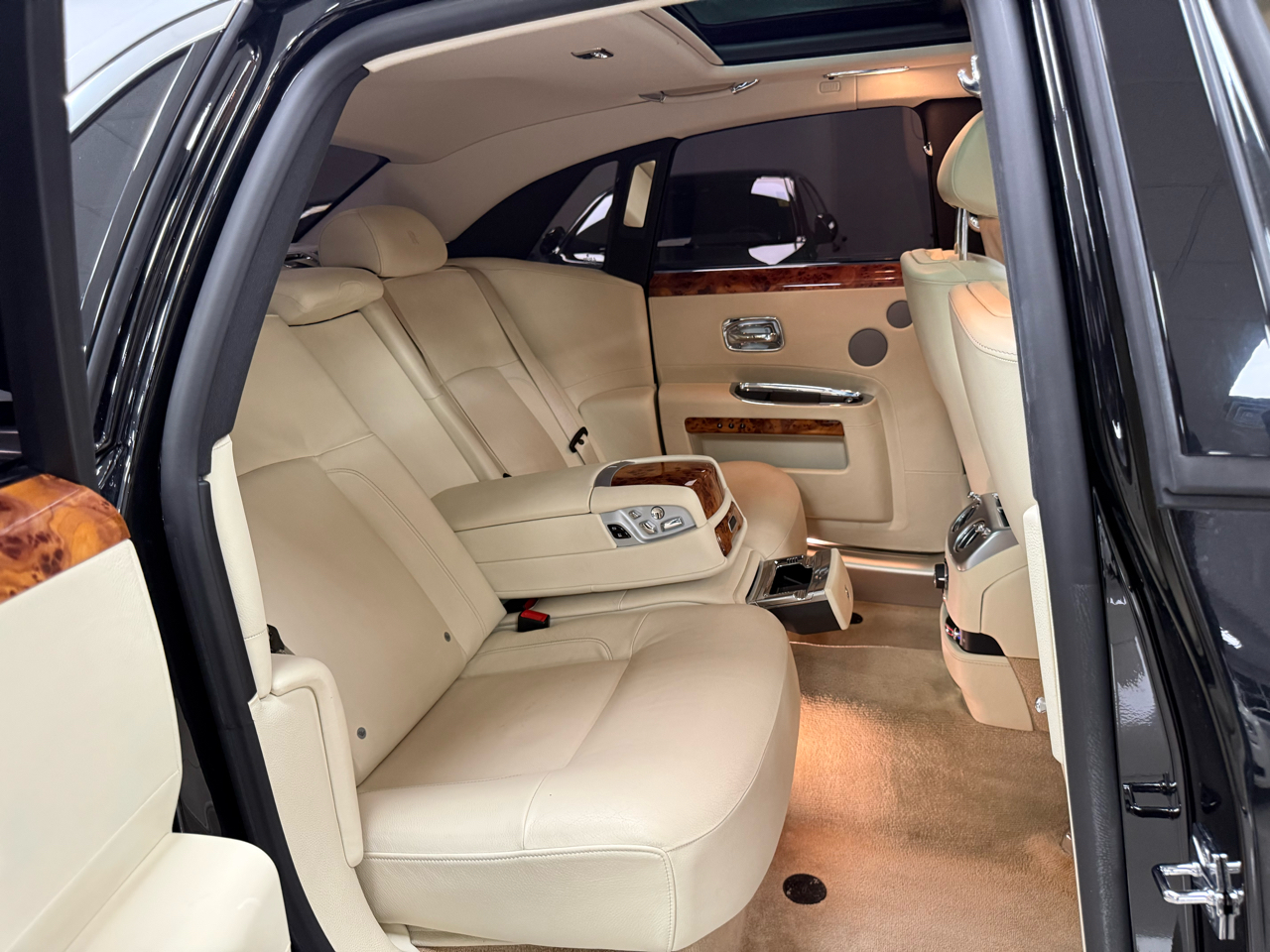 Rolls-Royce Ghost Sedan 2014