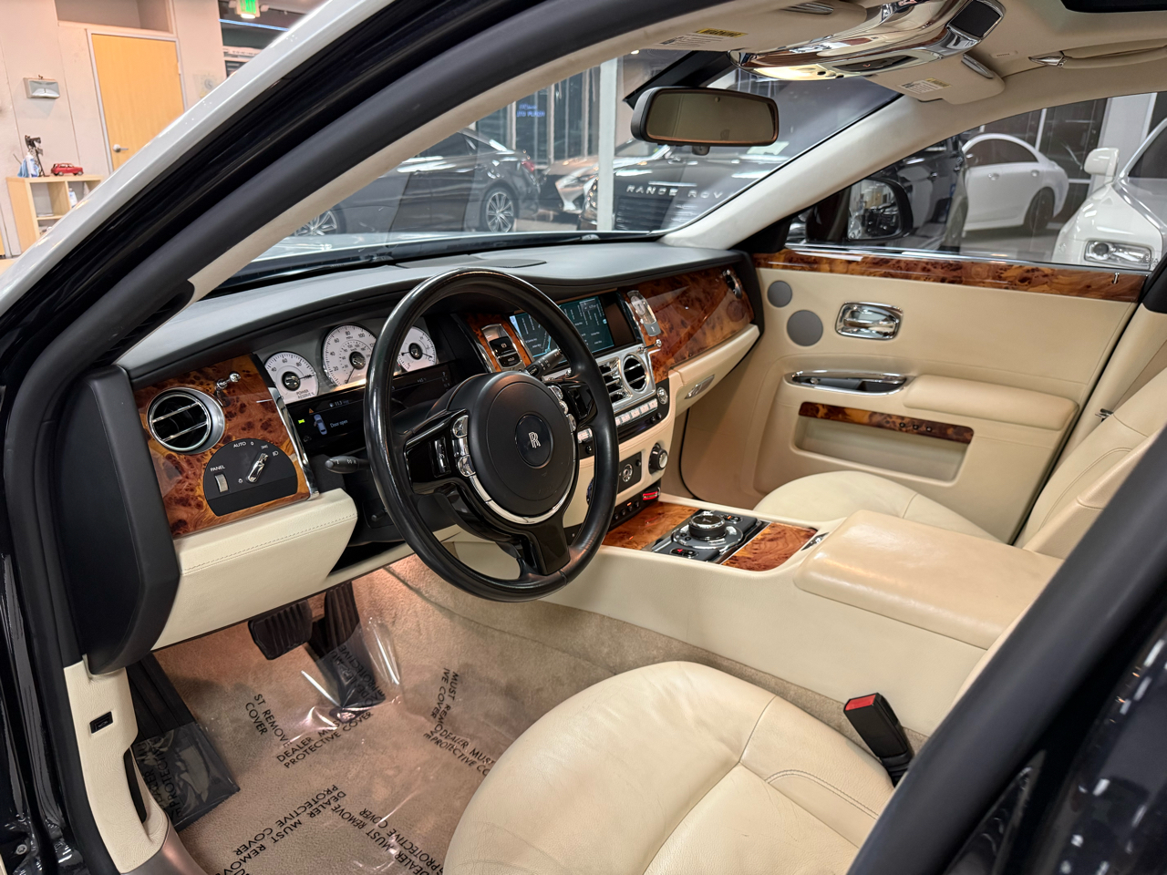 Rolls-Royce Ghost Sedan 2014