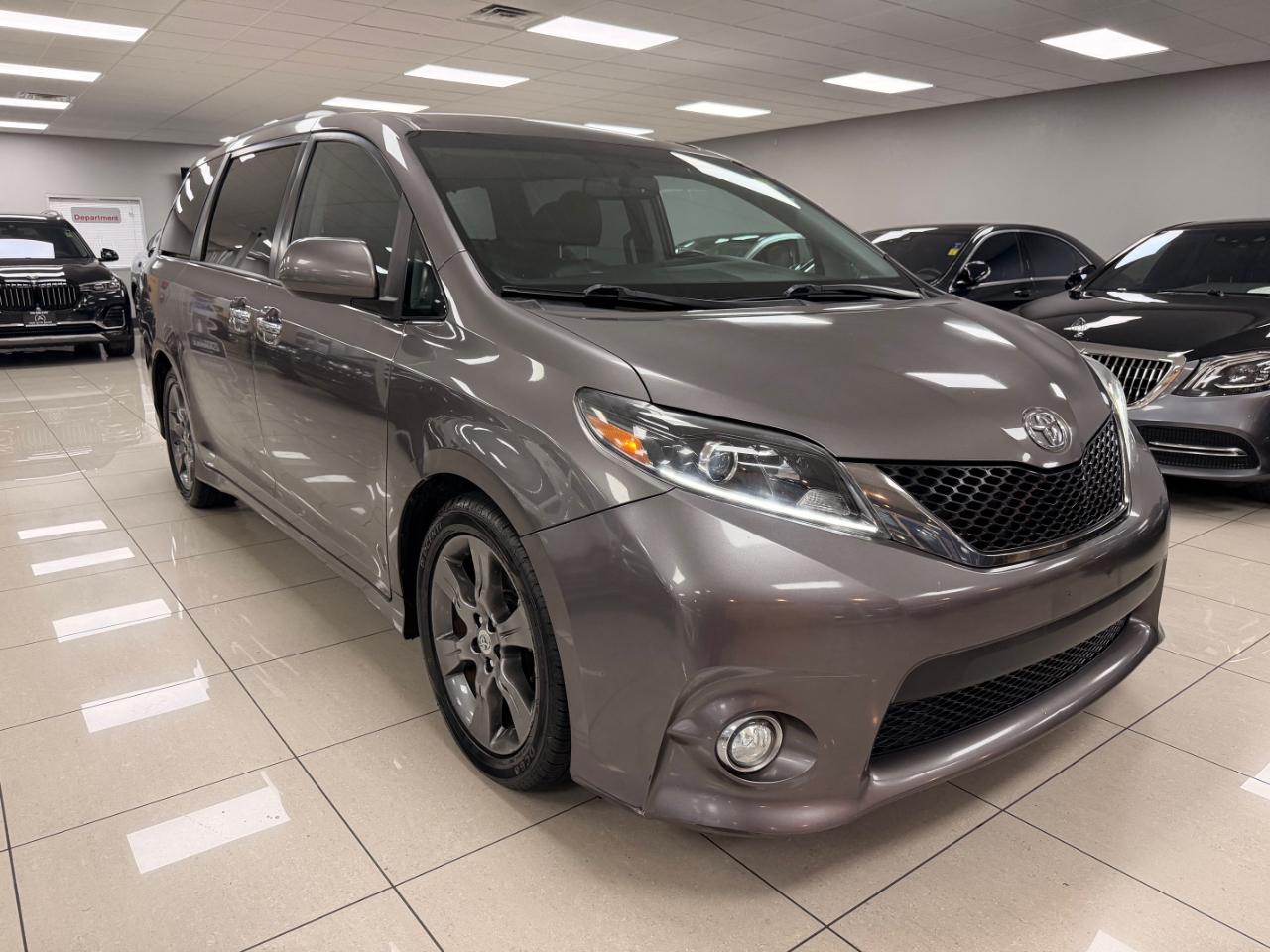 Toyota Sienna SE FWD 8-Passenger FWD V6 2016