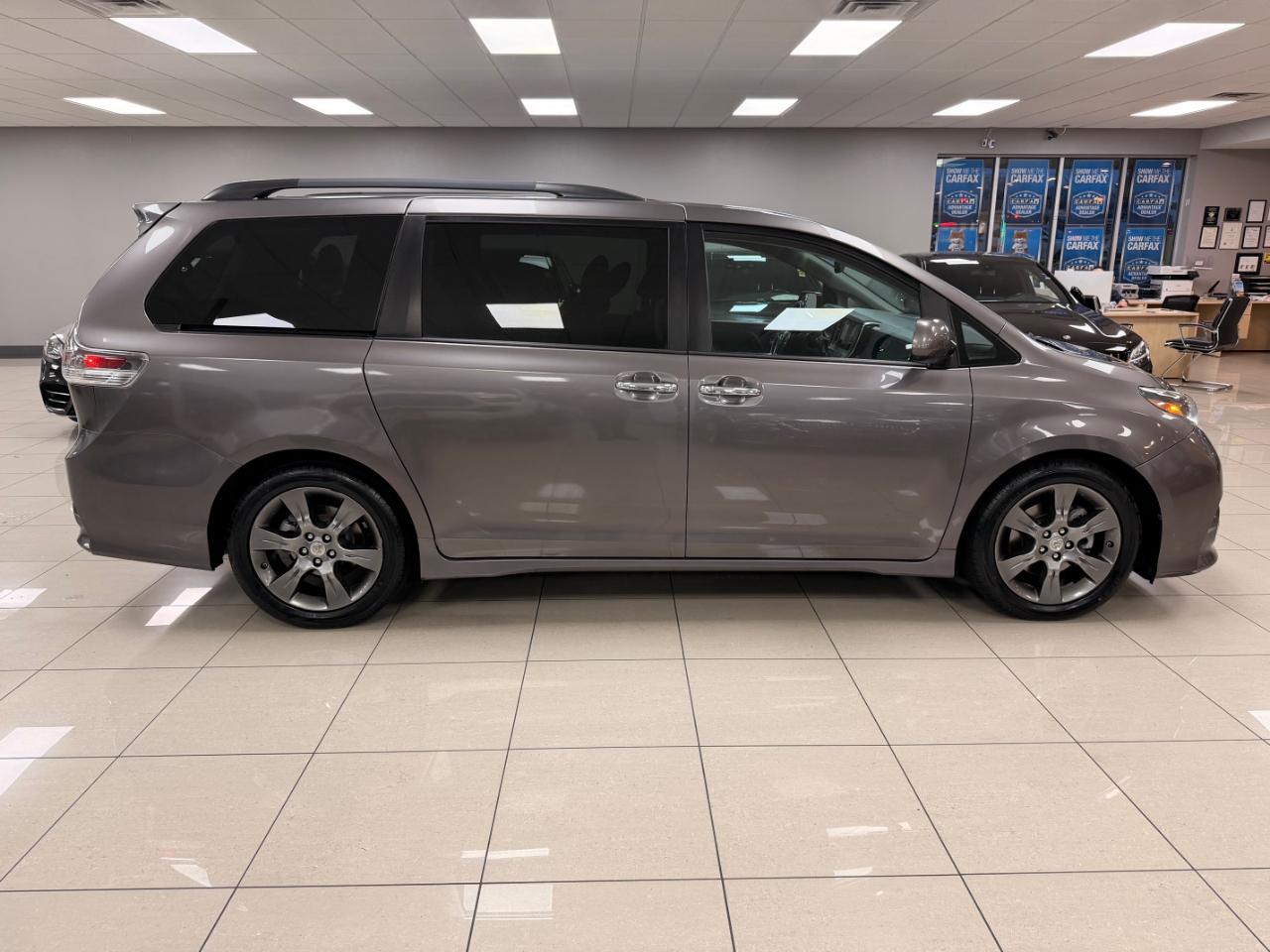 Toyota Sienna SE FWD 8-Passenger FWD V6 2016