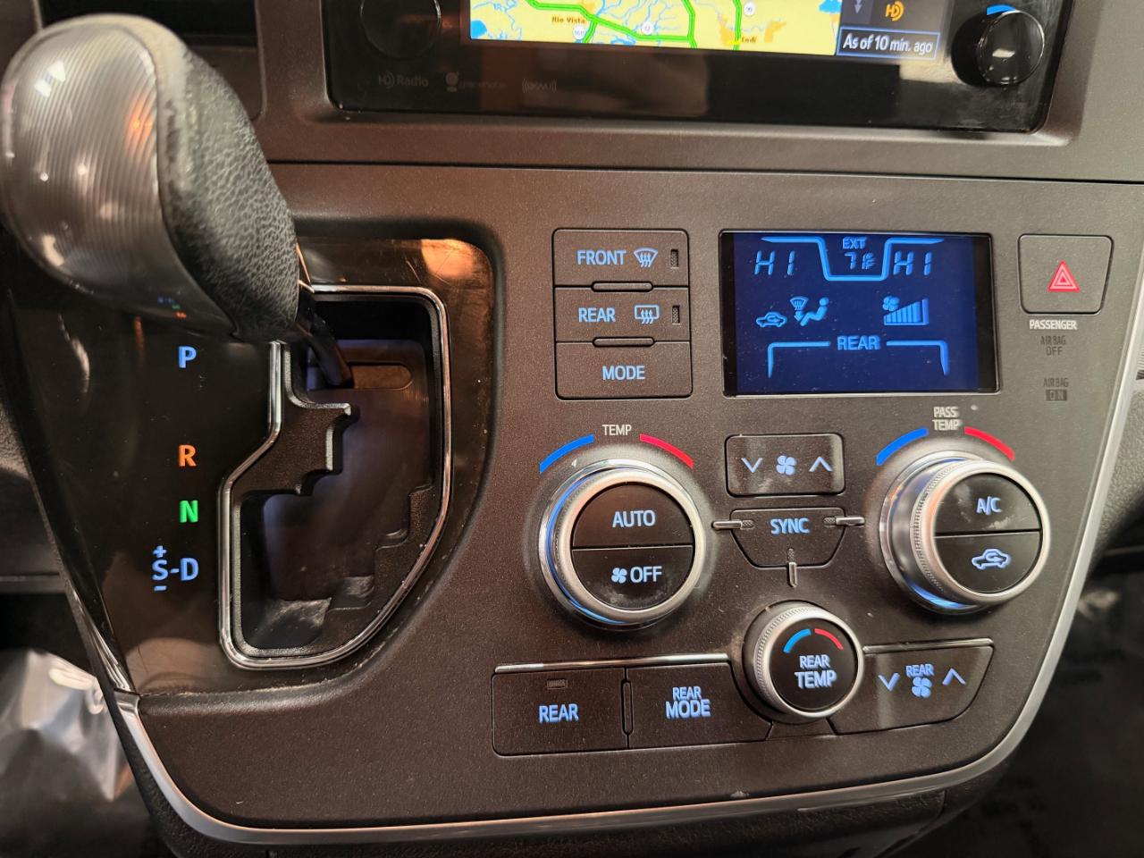 Toyota Sienna SE FWD 8-Passenger FWD V6 2016