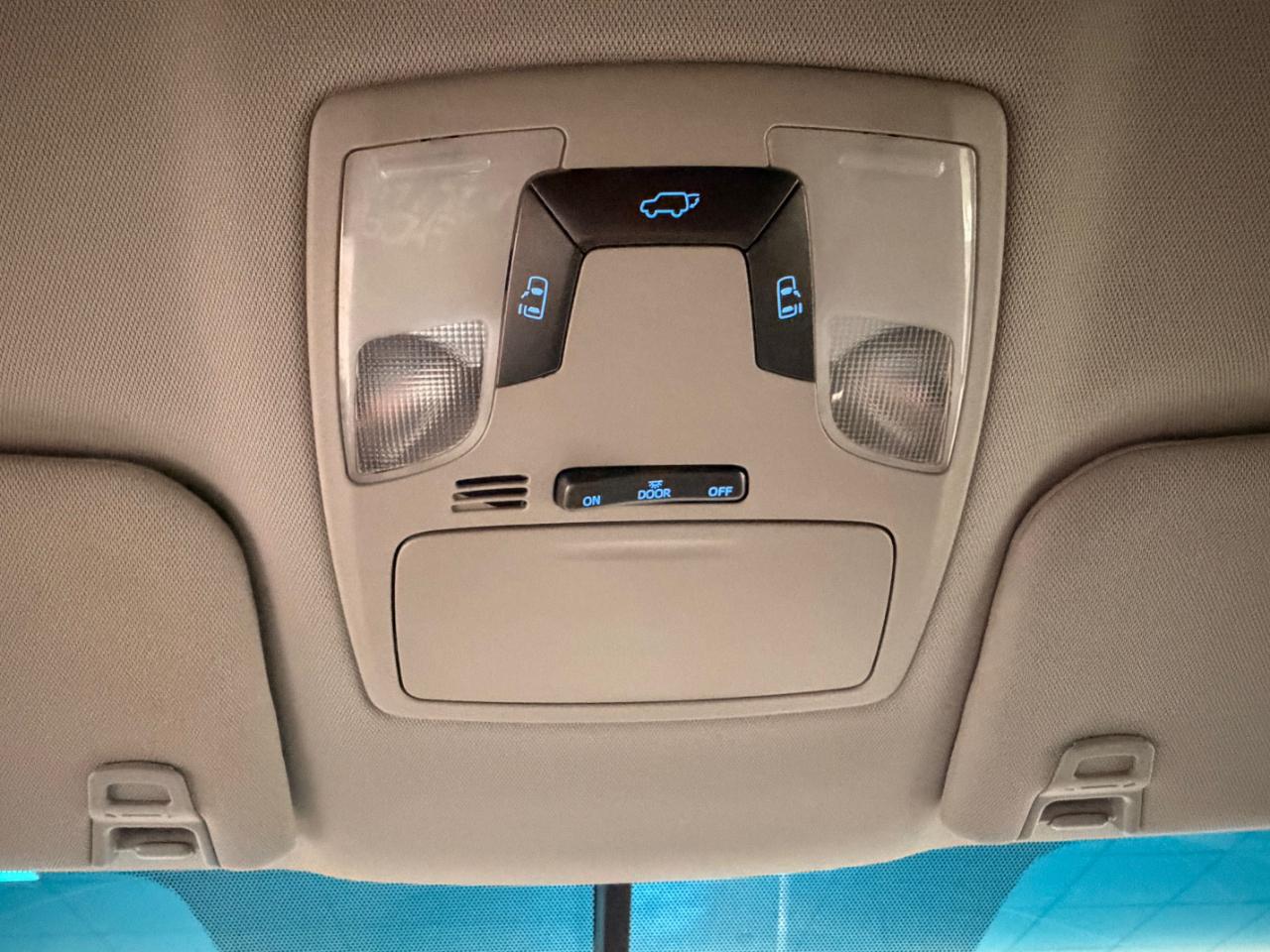 Toyota Sienna SE FWD 8-Passenger FWD V6 2016