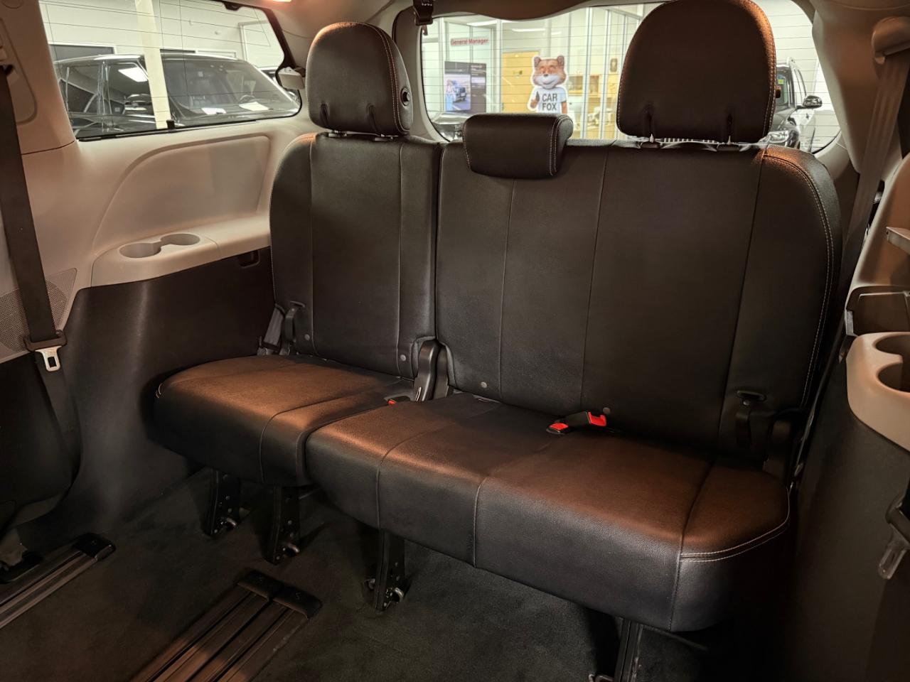 Toyota Sienna SE FWD 8-Passenger FWD V6 2016