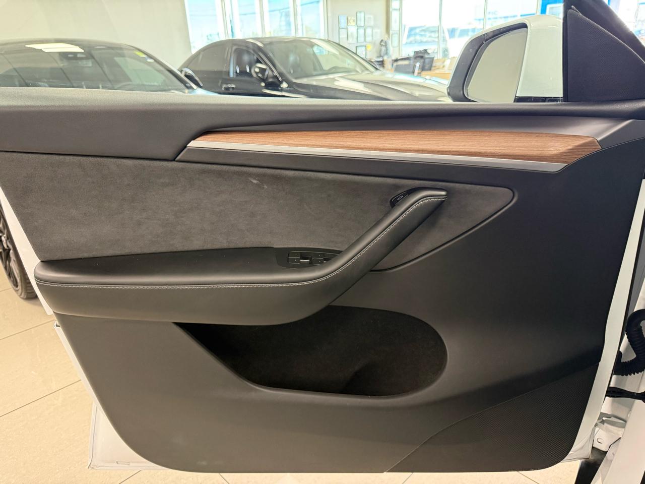 Tesla Model Y Long Range 2024