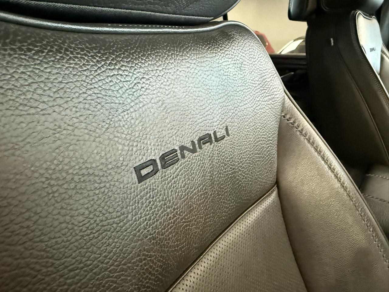 GMC Yukon Denali 4WD 2021