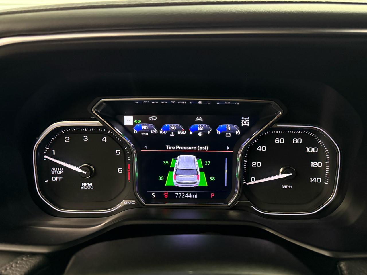 GMC Yukon Denali 4WD 2021