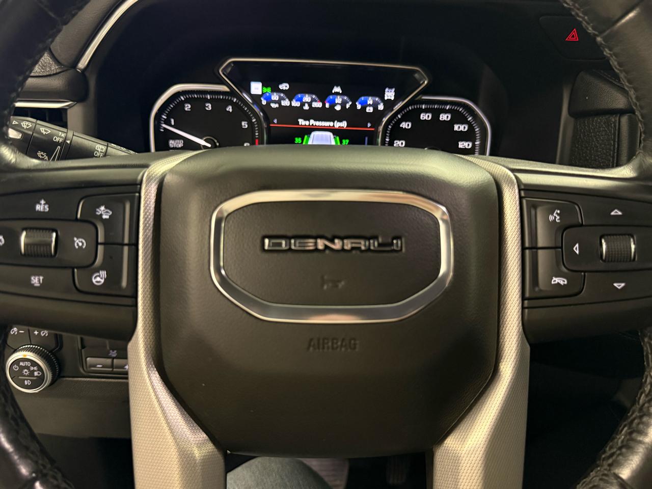 GMC Yukon Denali 4WD 2021