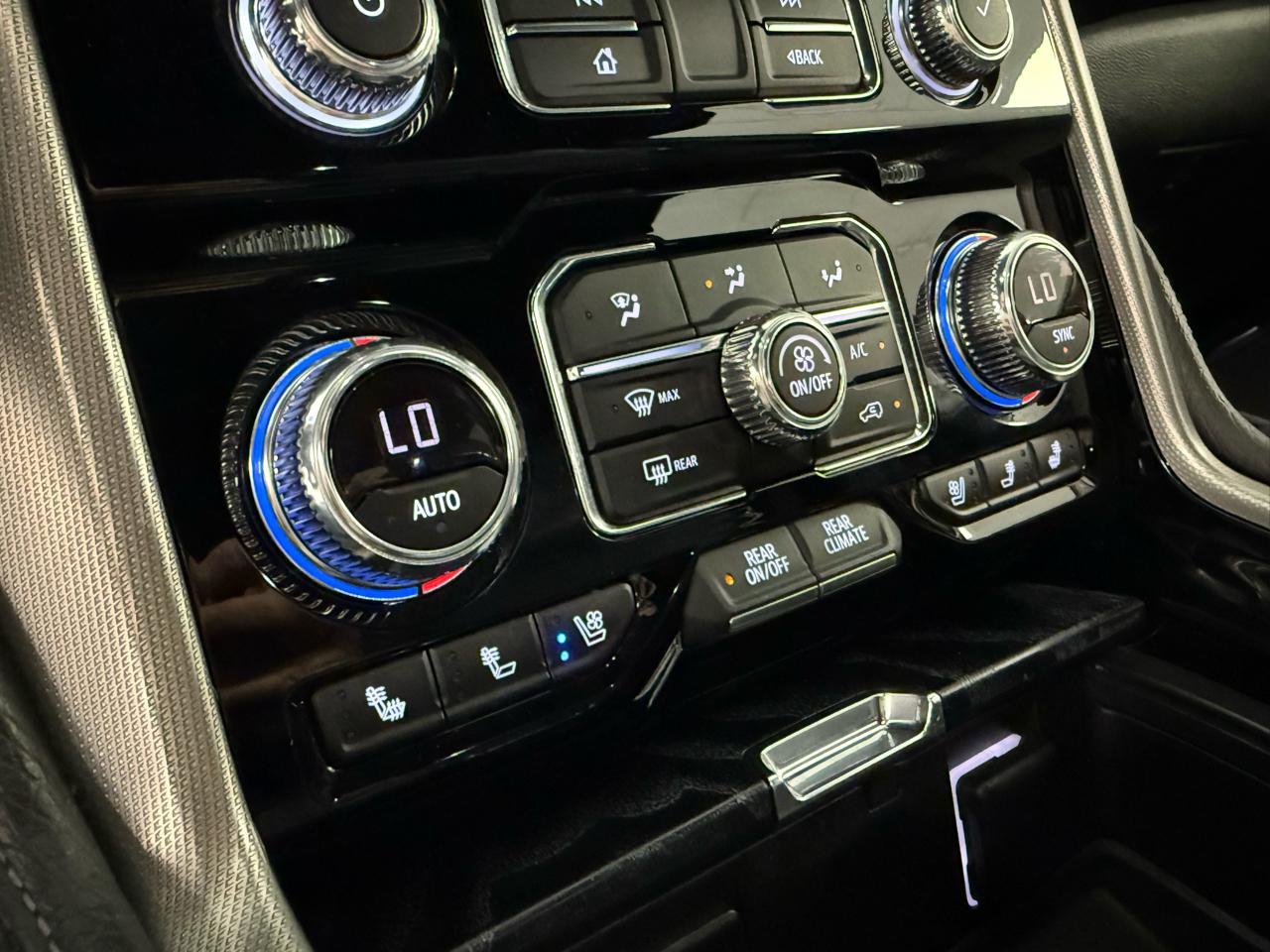 GMC Yukon Denali 4WD 2021