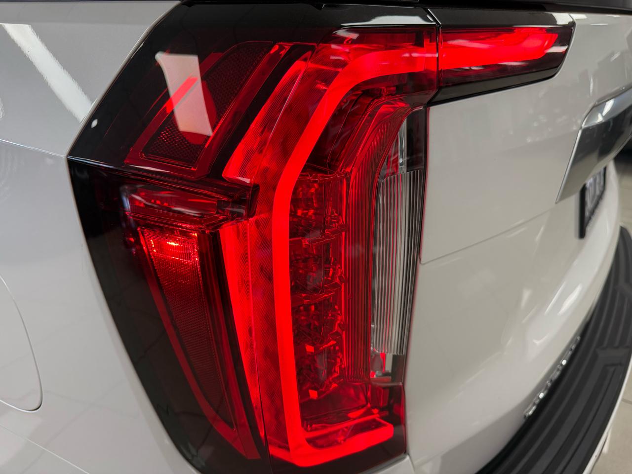 GMC Yukon Denali 4WD 2021