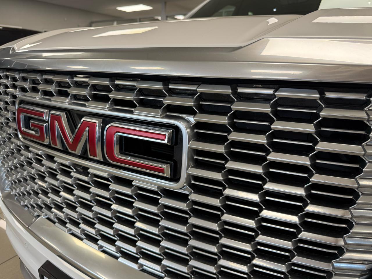 GMC Yukon Denali 4WD 2021