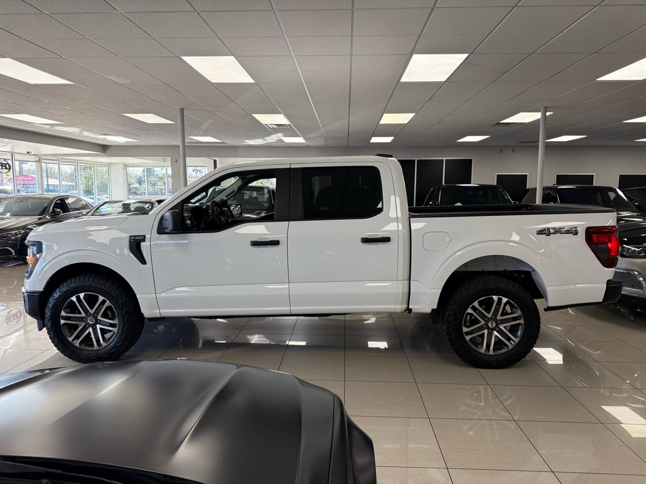 Ford F-150 XL SuperCrew 4WD 2024