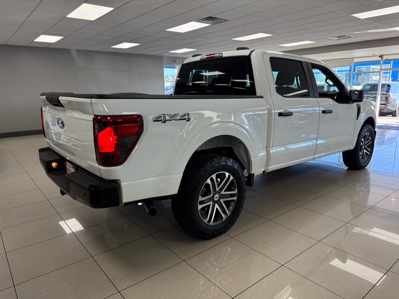 Ford F-150 XL SuperCrew 4WD 2024