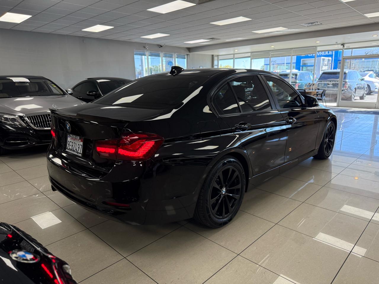 BMW 3-Series 320i Sedan 2017