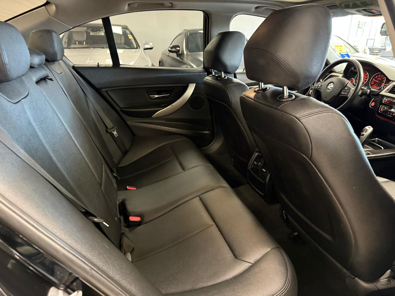 BMW 3-Series 320i Sedan 2017