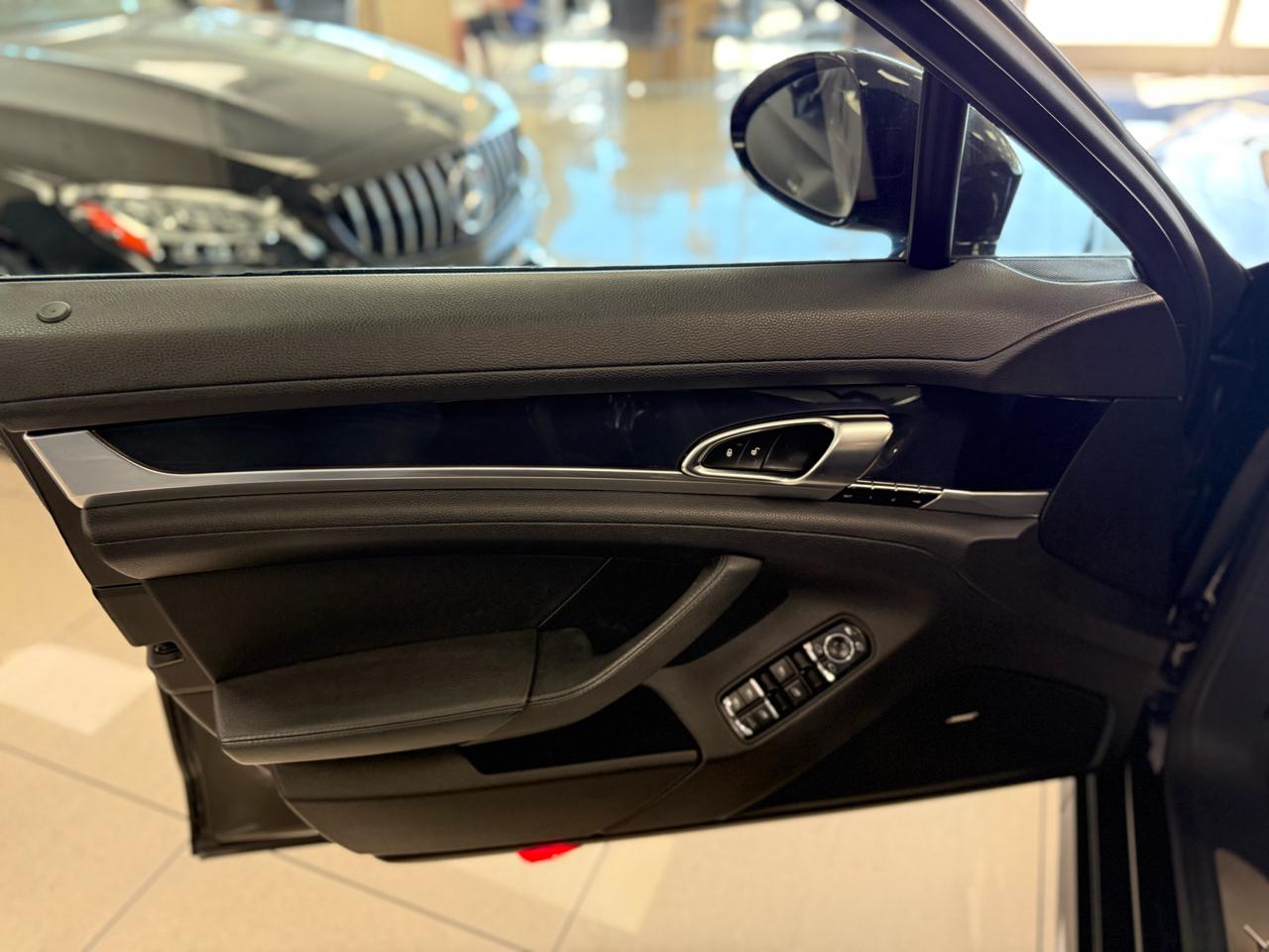 Porsche Panamera 4 2015